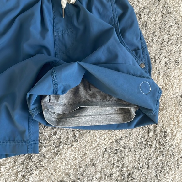 Vuori Men's Kore Shorts Size Small Blue Lined 7" inseam - Picture 7 of 8